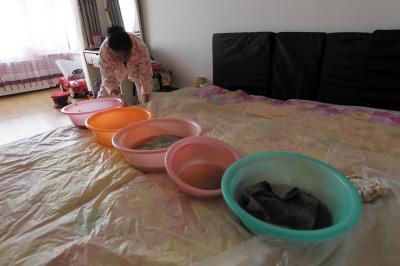 获嘉楼上漏水，住户失联，小区没物管，业主维权难！律师来支招……